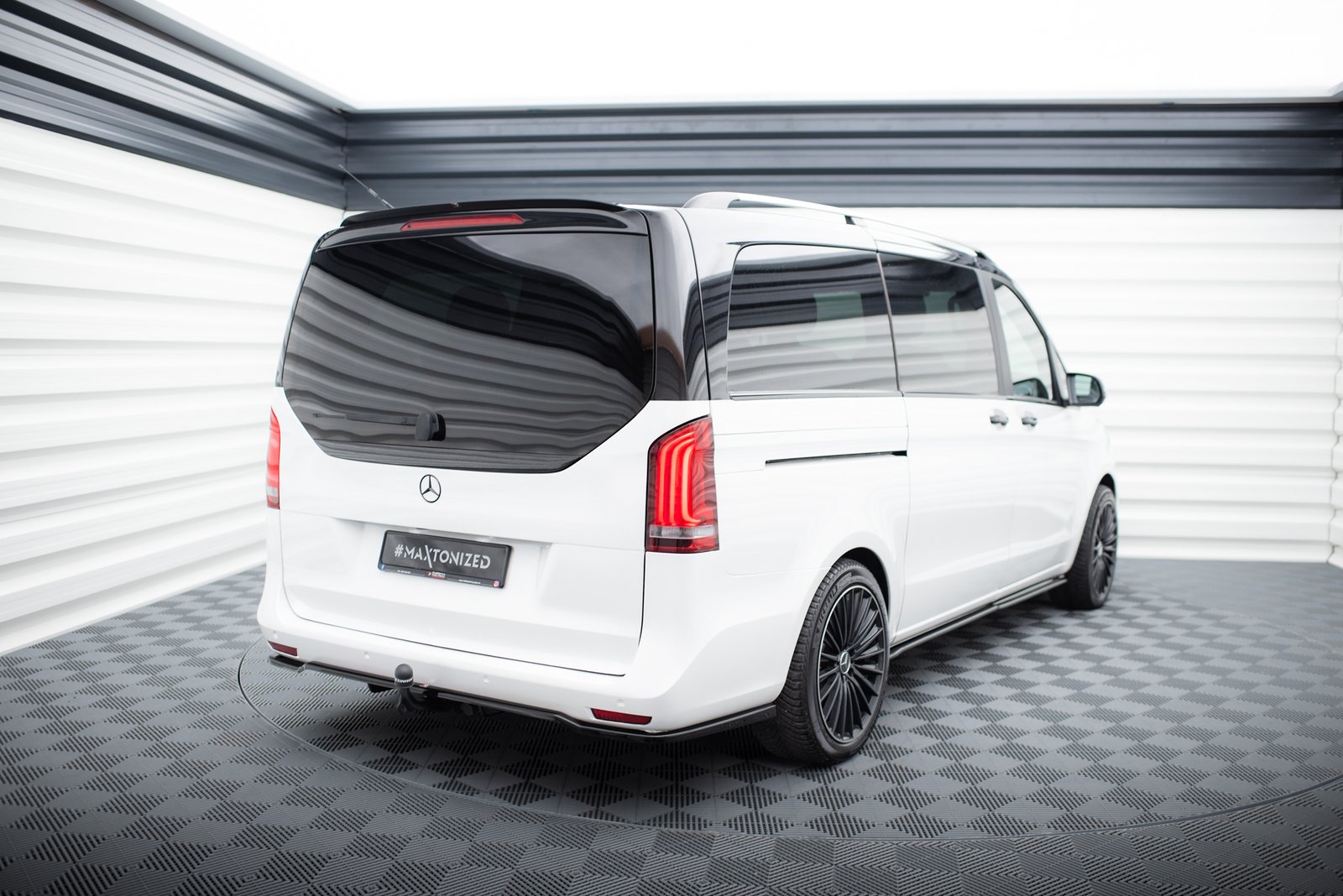Splitter Trasero (with vertical bars) Mercedes-Benz Vito Long / V Long W447 Facelift / Facelift 2 - Imagen 5
