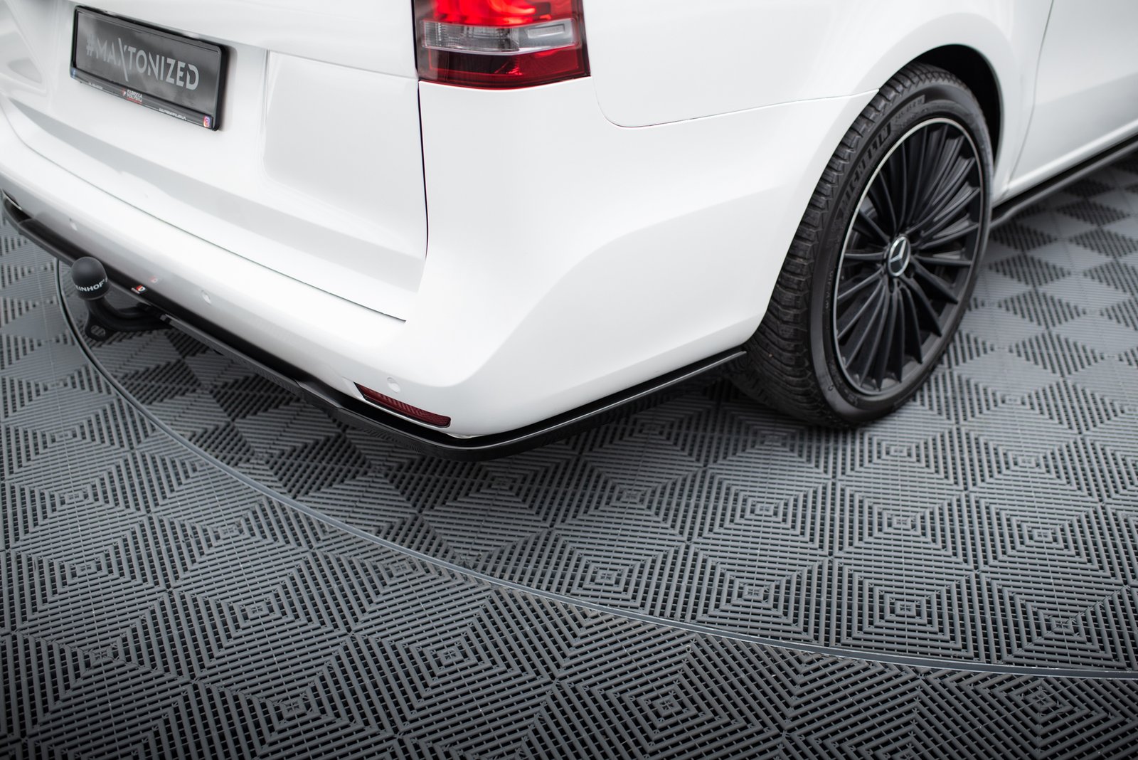 Splitter Trasero (with vertical bars) Mercedes-Benz Vito Long / V Long W447 Facelift / Facelift 2 - Imagen 9