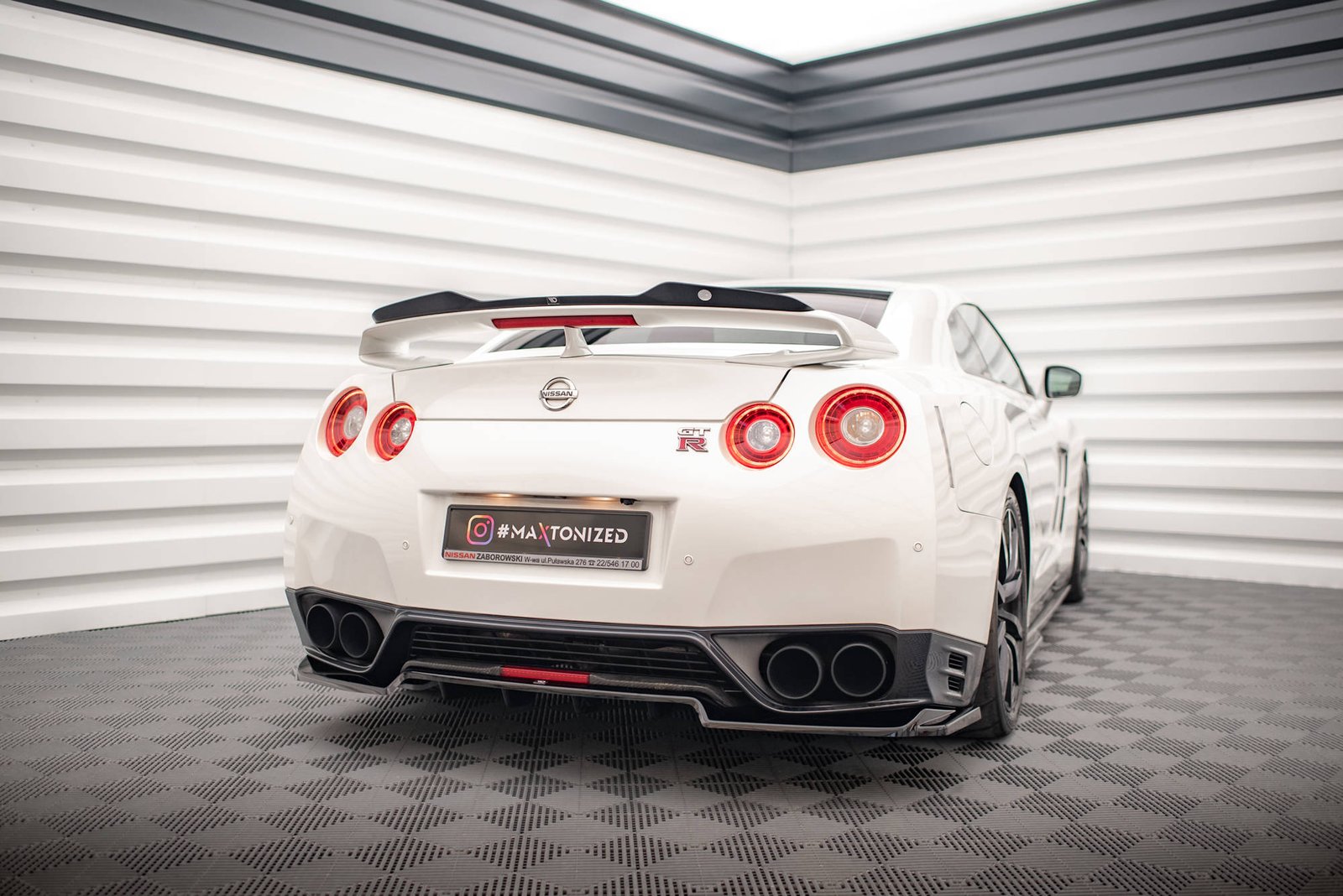 Splitter Trasero (with vertical bars) Nissan GTR R35 Facelift - Imagen 3