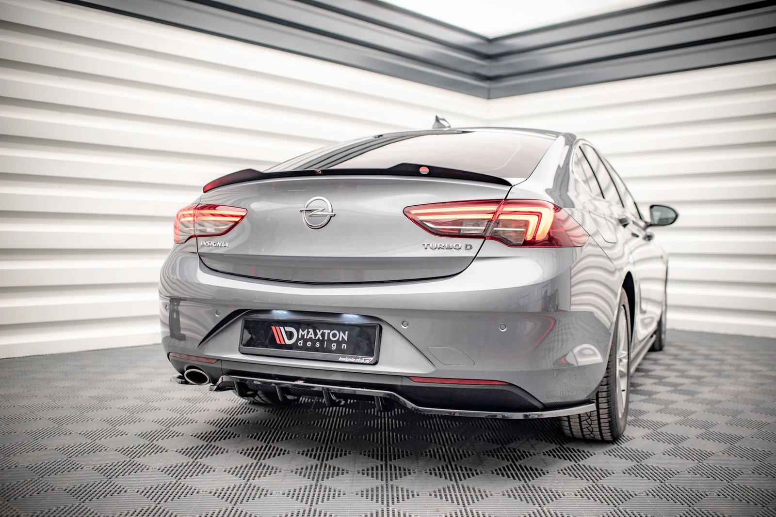 Splitter Trasero (with vertical bars) Opel Insignia Mk2