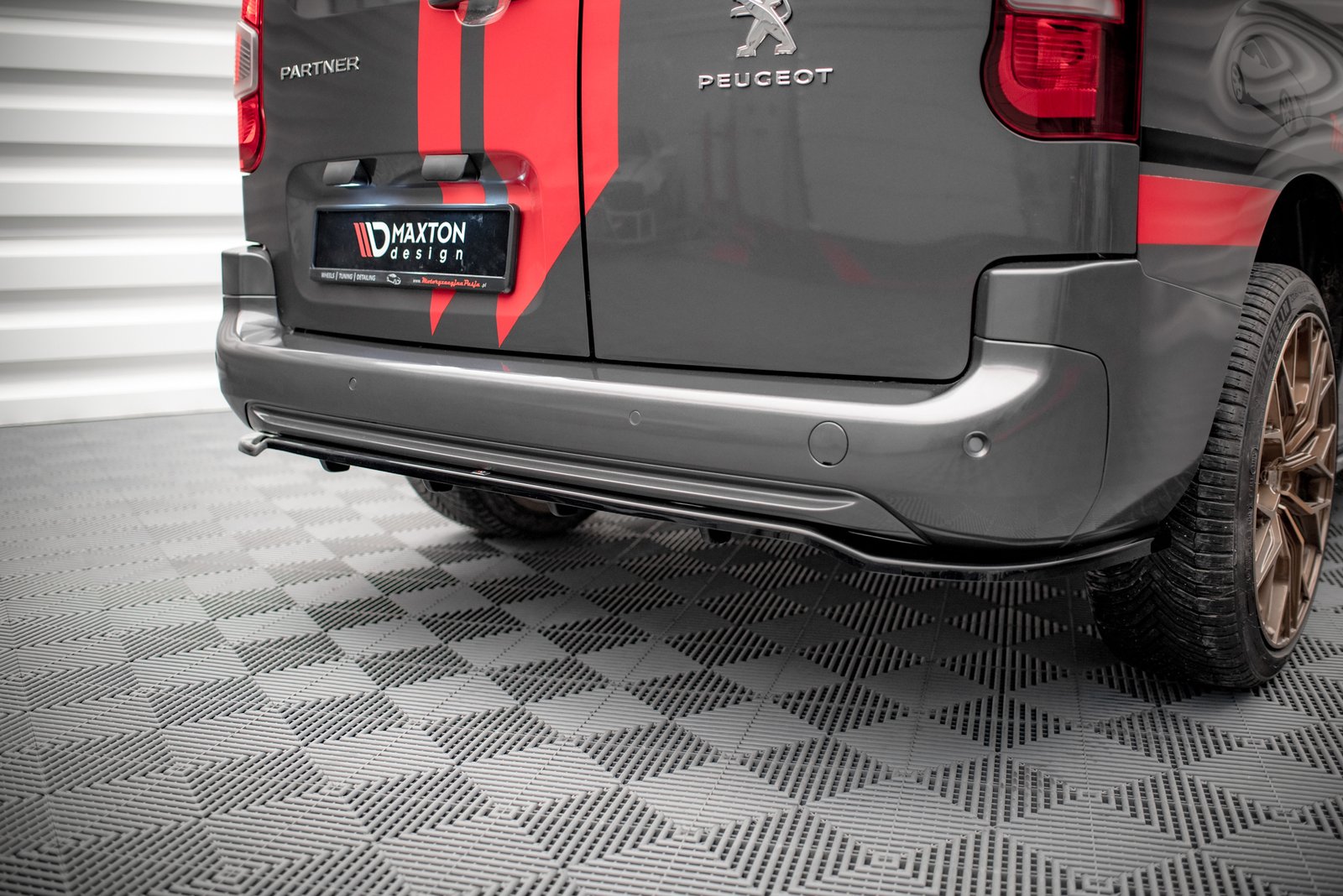 Splitter Trasero (with vertical bars) Peugeot Partner Long Mk3 - Imagen 2