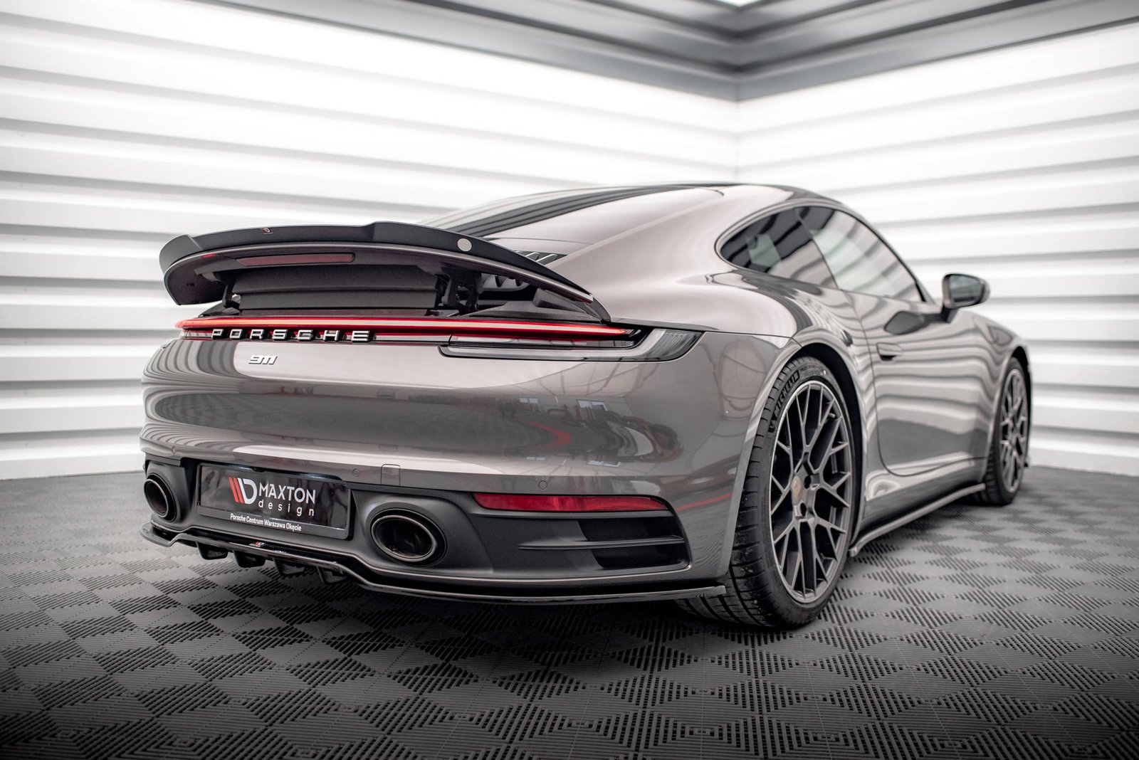 Splitter Trasero (with vertical bars) Porsche 911 Carrera 4S 992