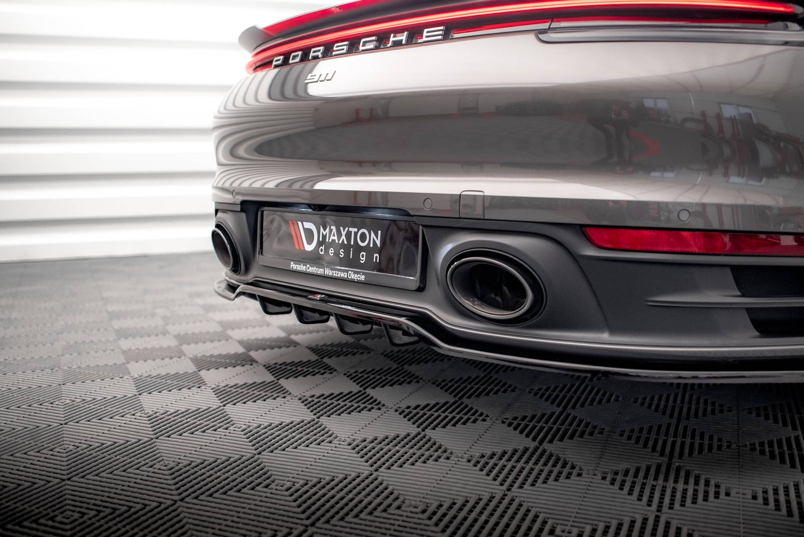 Splitter Trasero (with vertical bars) Porsche 911 Carrera 4S 992 - Imagen 3