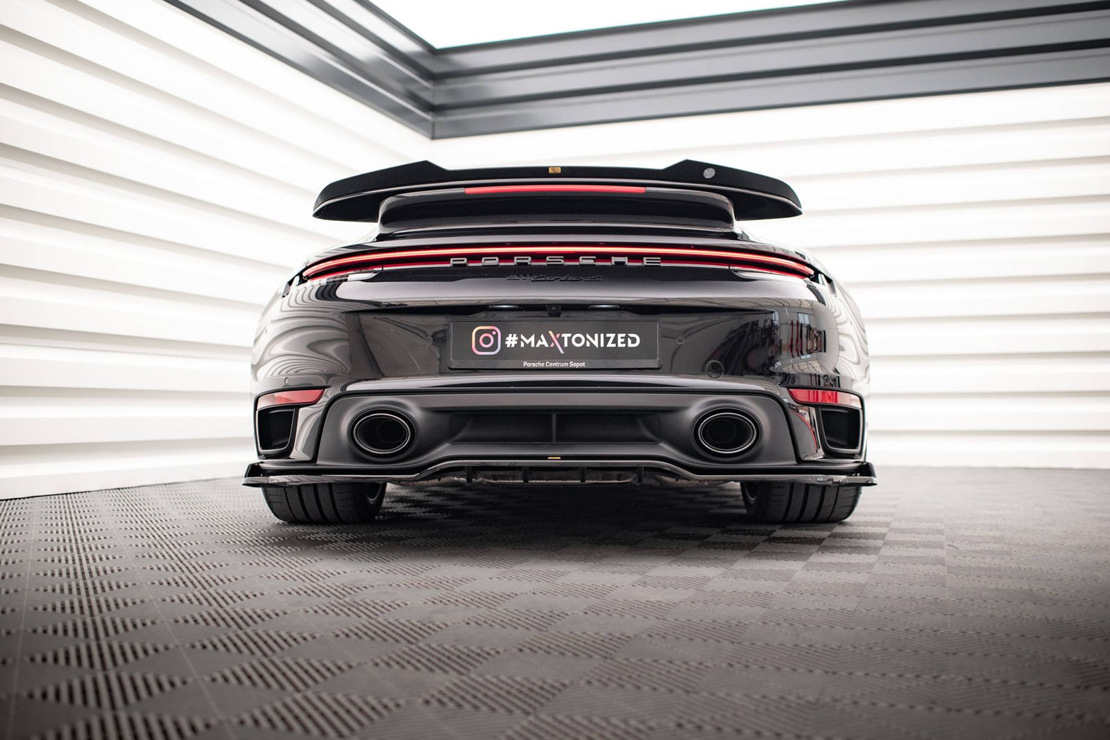 Splitter Trasero (with vertical bars) Porsche 911 Turbo S 992 - Imagen 2