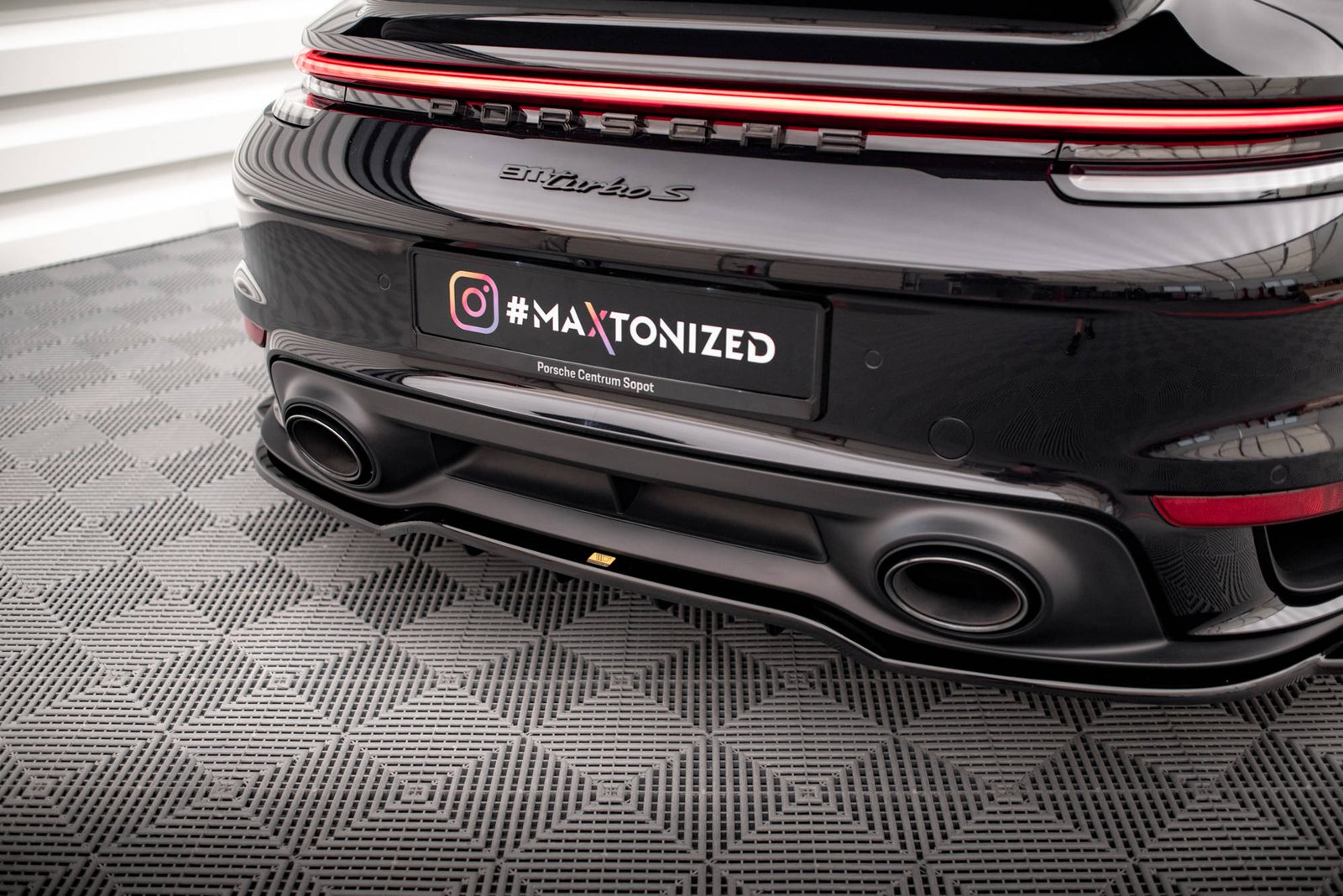 Splitter Trasero (with vertical bars) Porsche 911 Turbo S 992