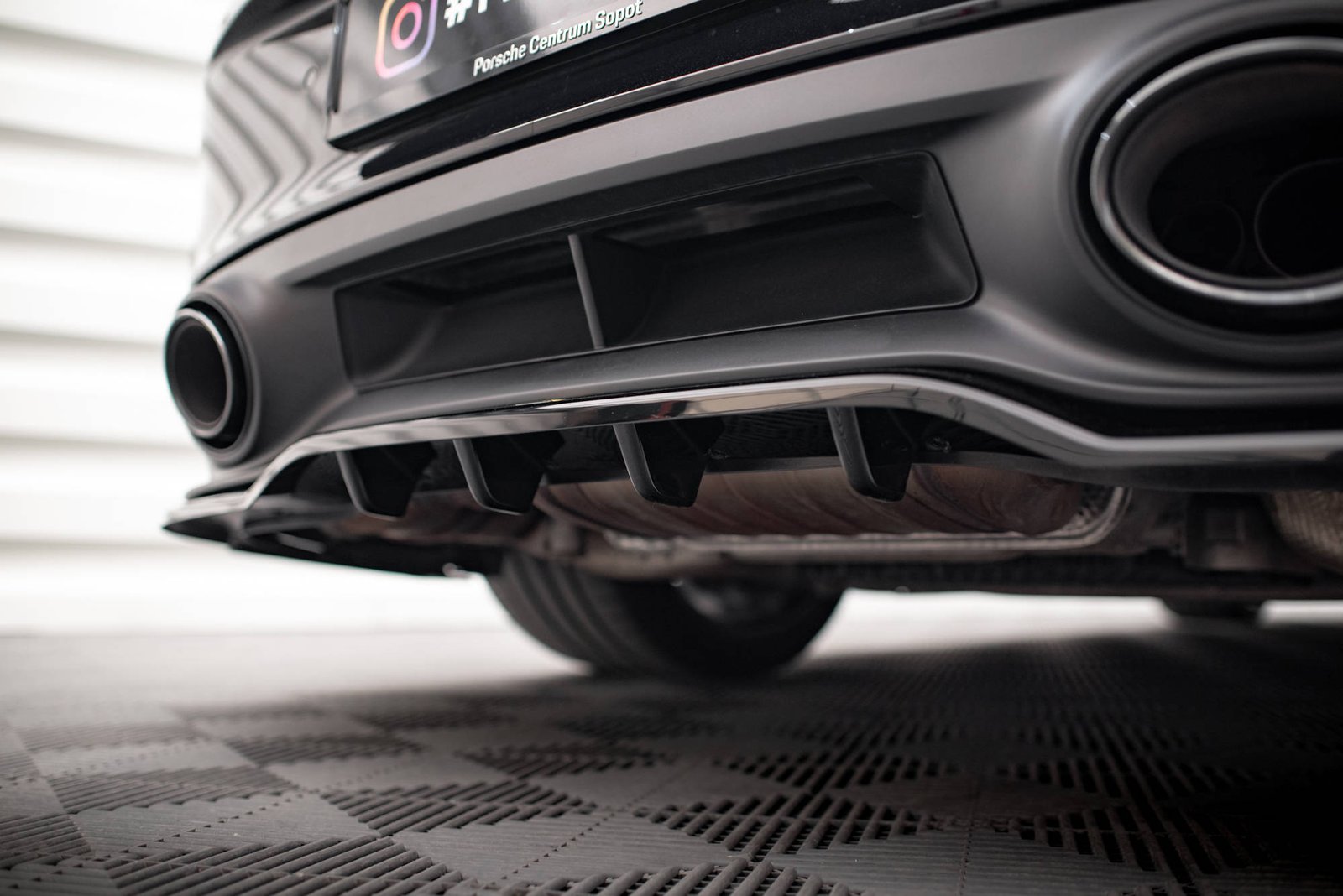 Splitter Trasero (with vertical bars) Porsche 911 Turbo S 992 - Imagen 5