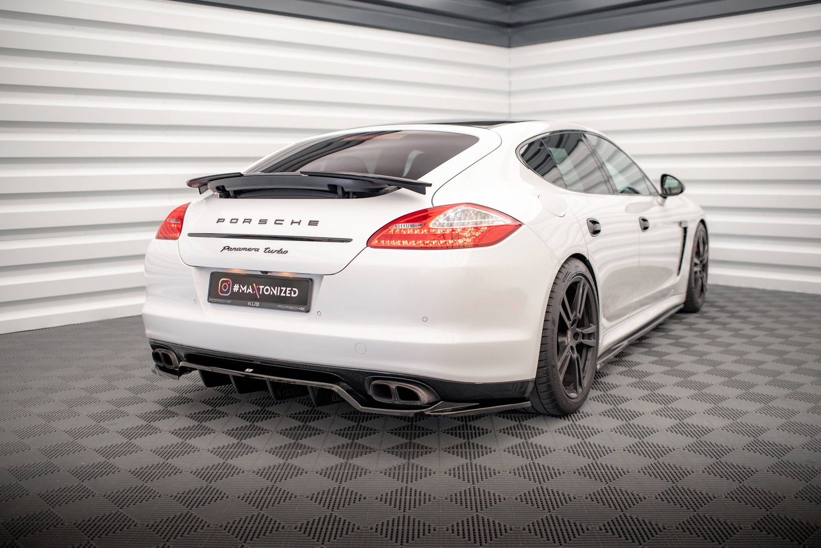 Splitter Trasero (with vertical bars) Porsche Panamera Turbo 970 - Imagen 2