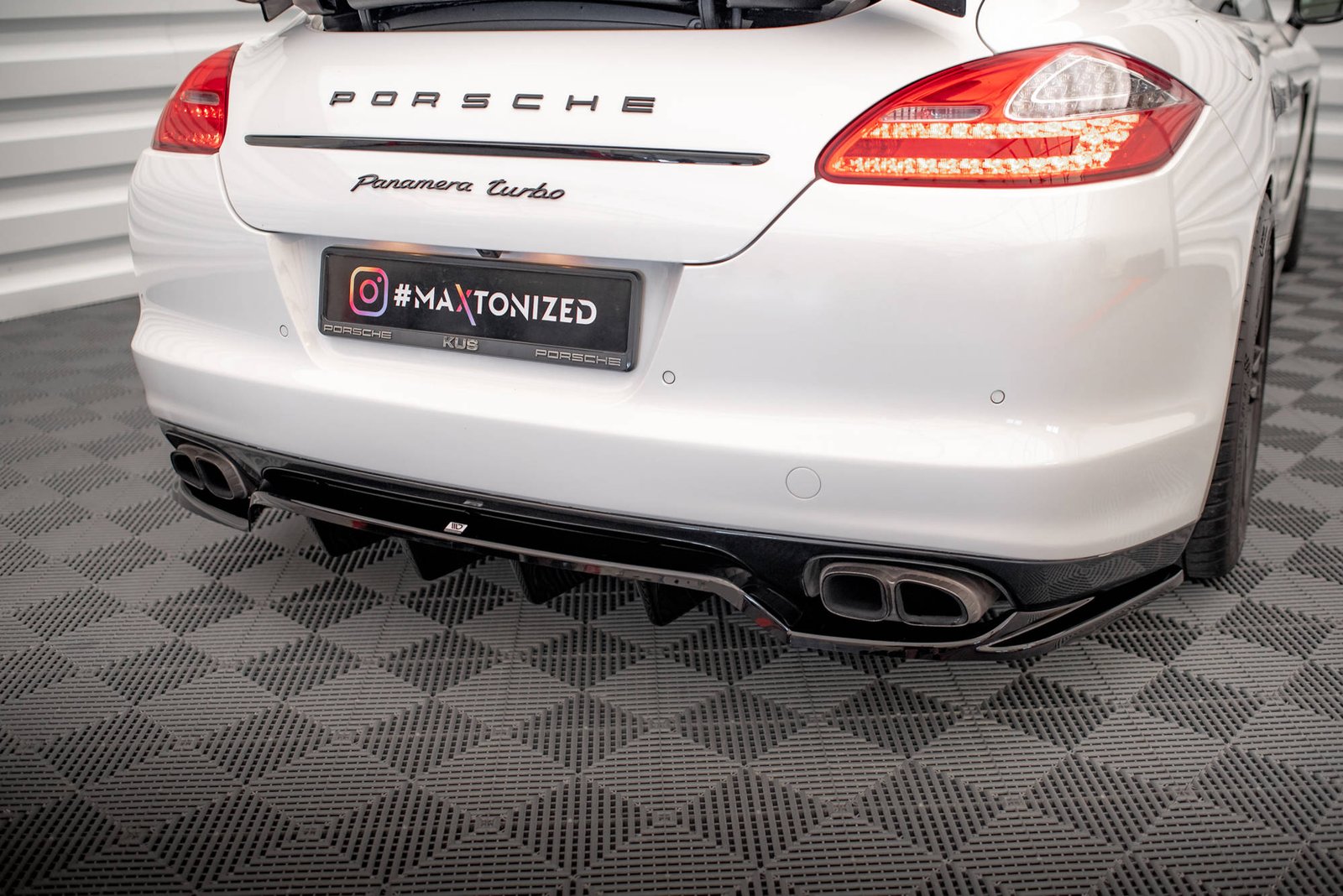 Splitter Trasero (with vertical bars) Porsche Panamera Turbo 970