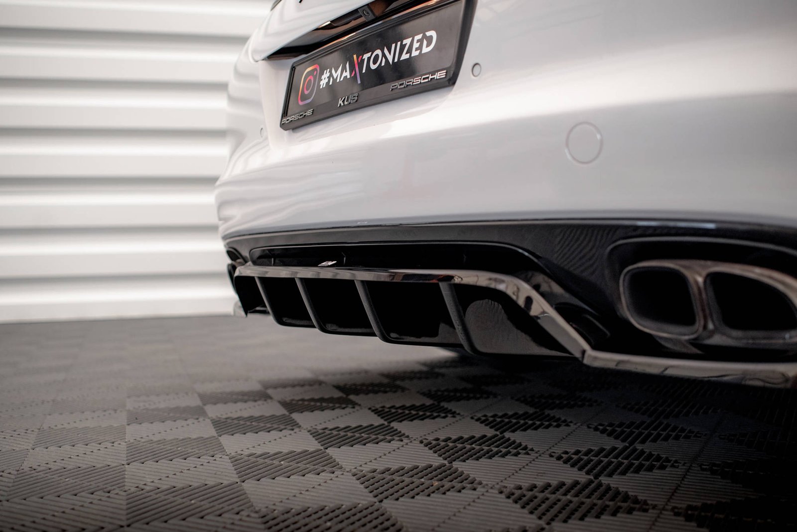 Splitter Trasero (with vertical bars) Porsche Panamera Turbo 970 - Imagen 4