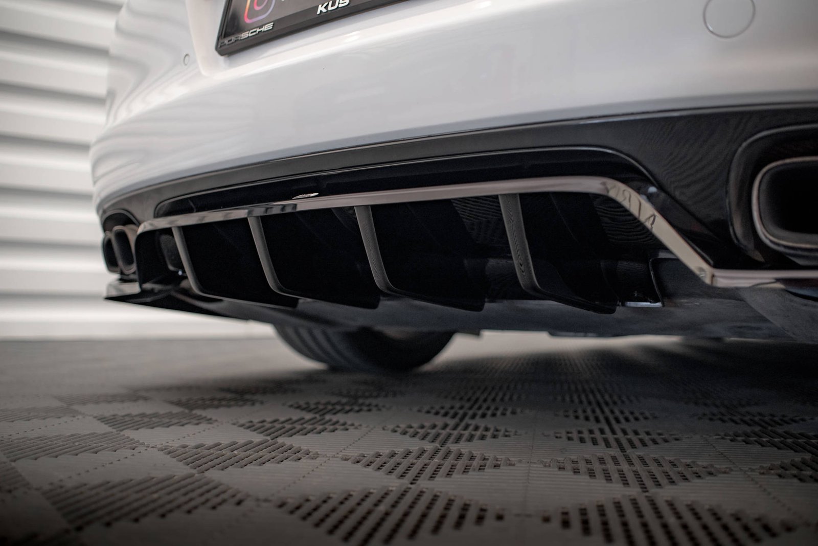 Splitter Trasero (with vertical bars) Porsche Panamera Turbo 970 - Imagen 5
