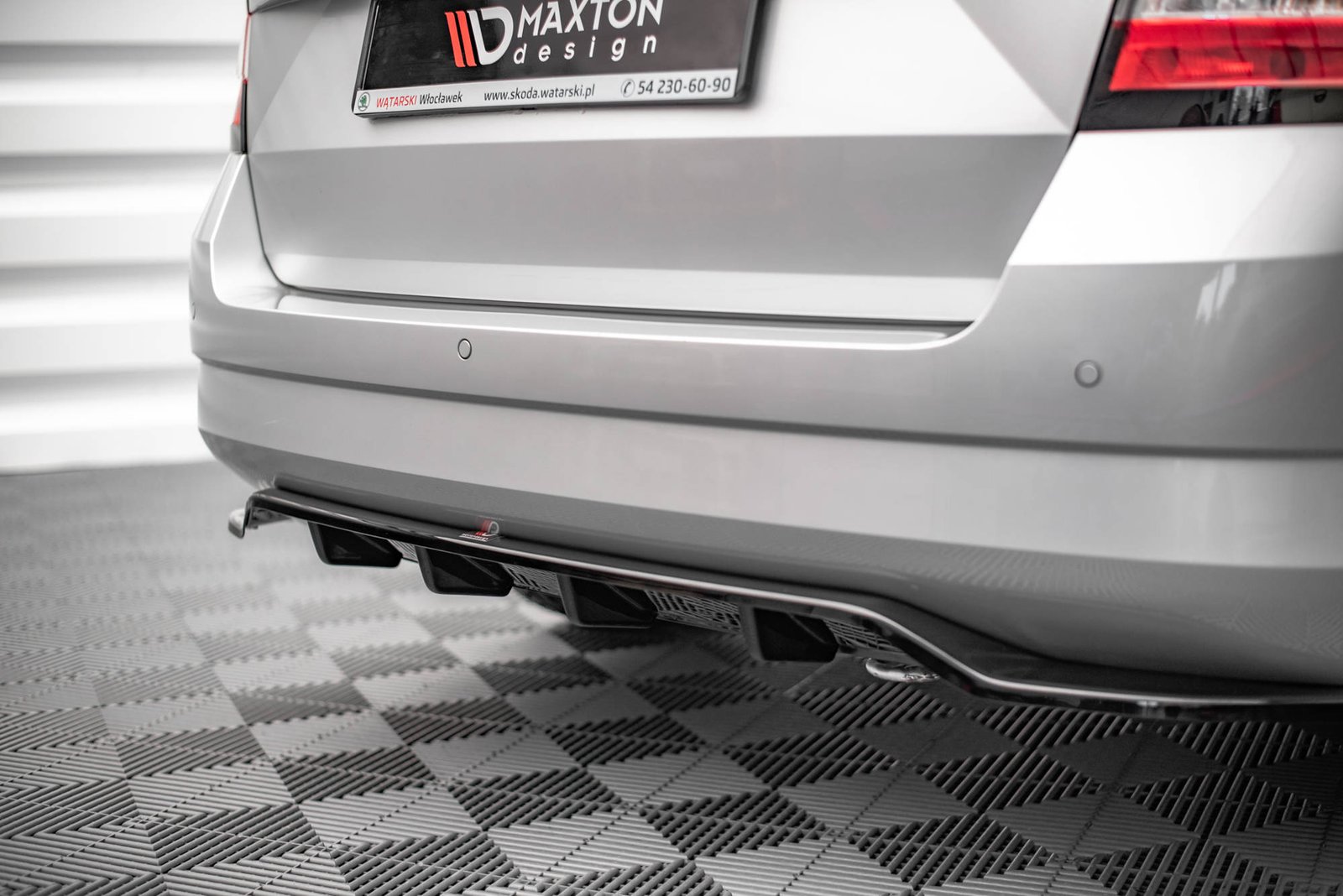 Splitter Trasero (with vertical bars) Skoda Fabia Combi Mk3 - Imagen 2