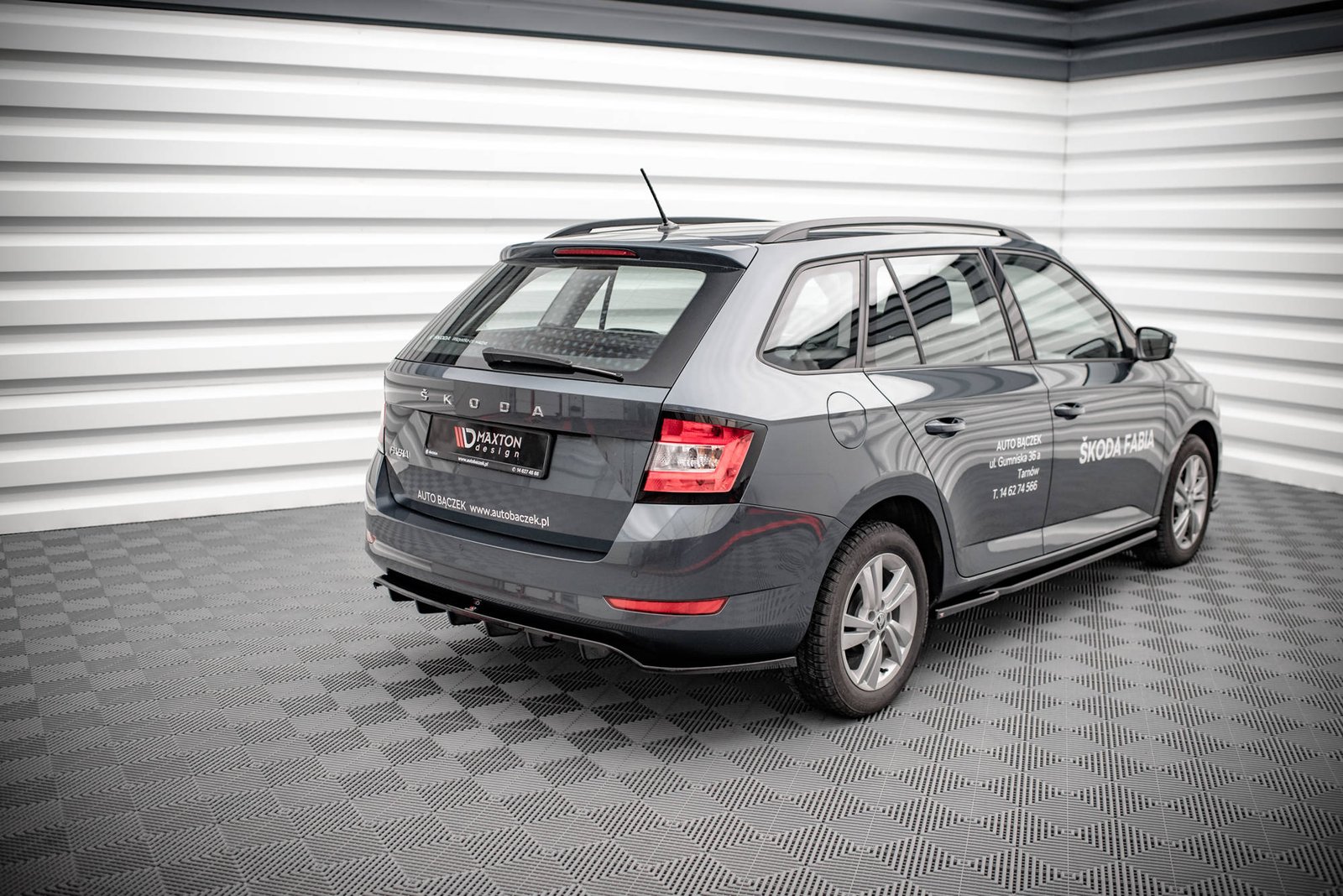 Splitter Trasero (with vertical bars) Skoda Fabia Combi Mk3 Facelift - Imagen 2