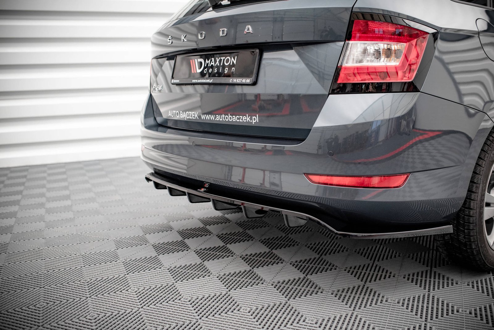 Splitter Trasero (with vertical bars) Skoda Fabia Combi Mk3 Facelift