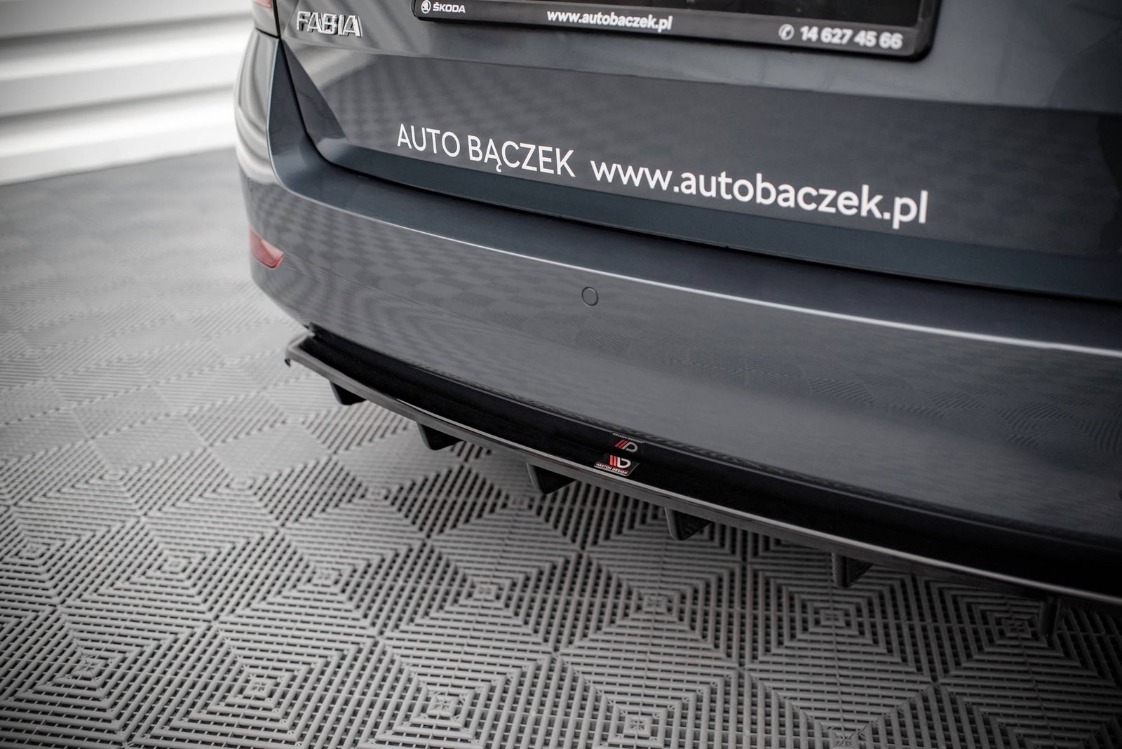 Splitter Trasero (with vertical bars) Skoda Fabia Combi Mk3 Facelift - Imagen 3