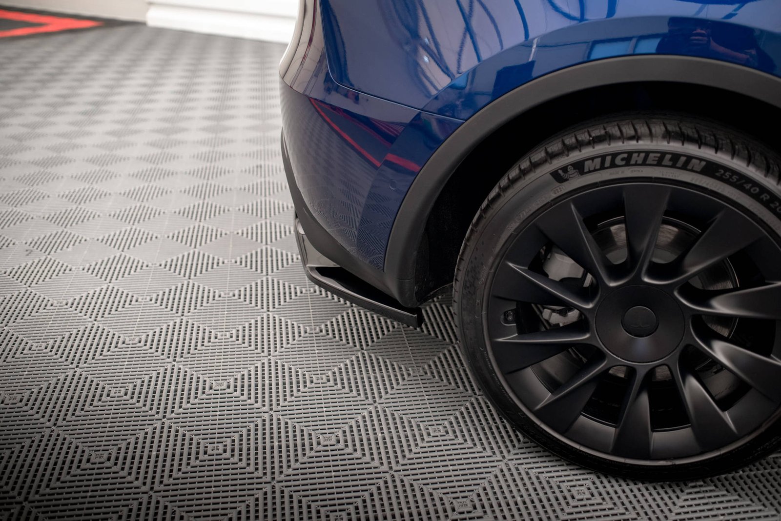 Splitter Trasero (with vertical bars) Tesla Model Y - Imagen 2