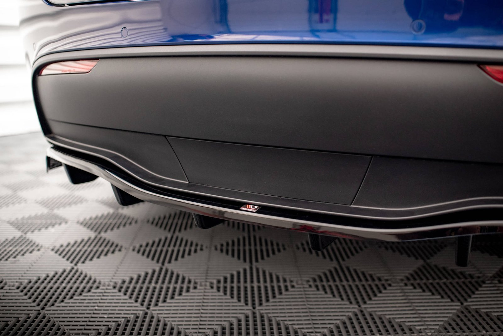 Splitter Trasero (with vertical bars) Tesla Model Y - Imagen 3