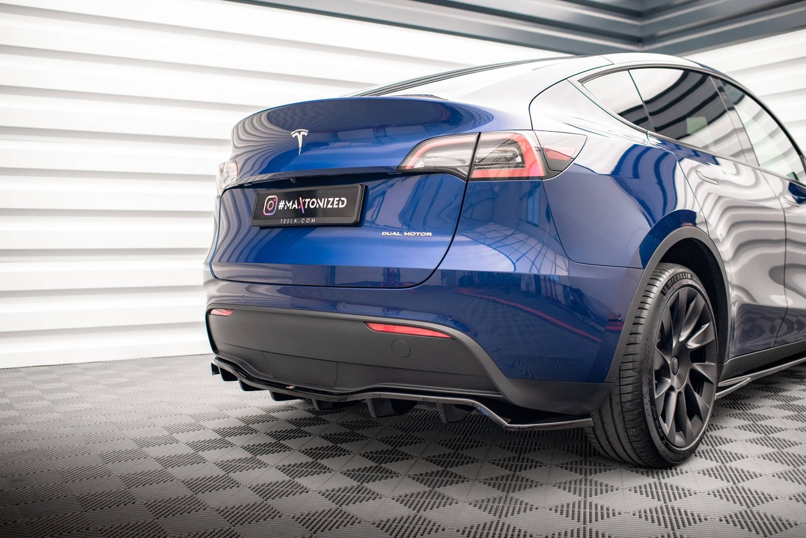 Splitter Trasero (with vertical bars) Tesla Model Y - Imagen 5