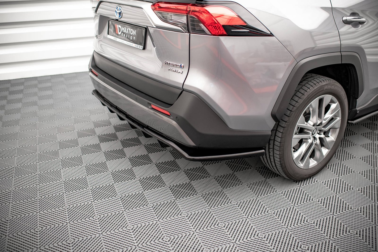Splitter Trasero (with vertical bars) Toyota RAV4 Mk5 - Imagen 3