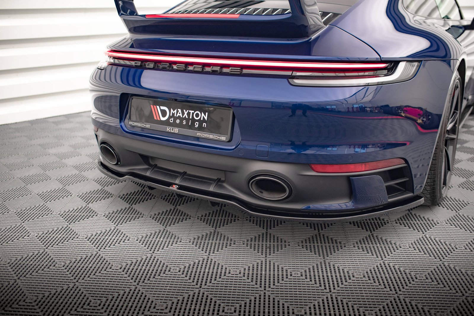 Splitter Trasero (with vertical bars) Porsche 911 Carrera Aero / Carrera GTS 992
