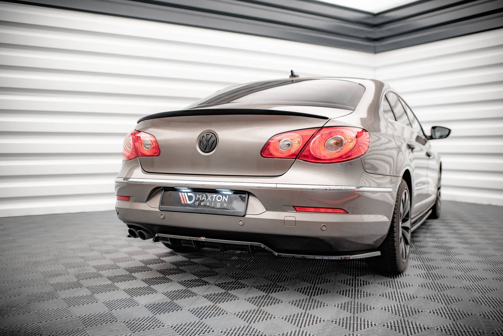 Splitter Trasero (with vertical bars) Volkswagen Passat CC
