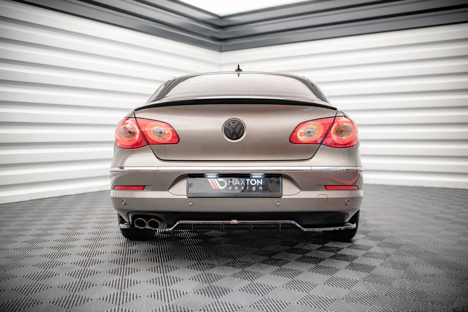 Splitter Trasero (with vertical bars) Volkswagen Passat CC - Imagen 3