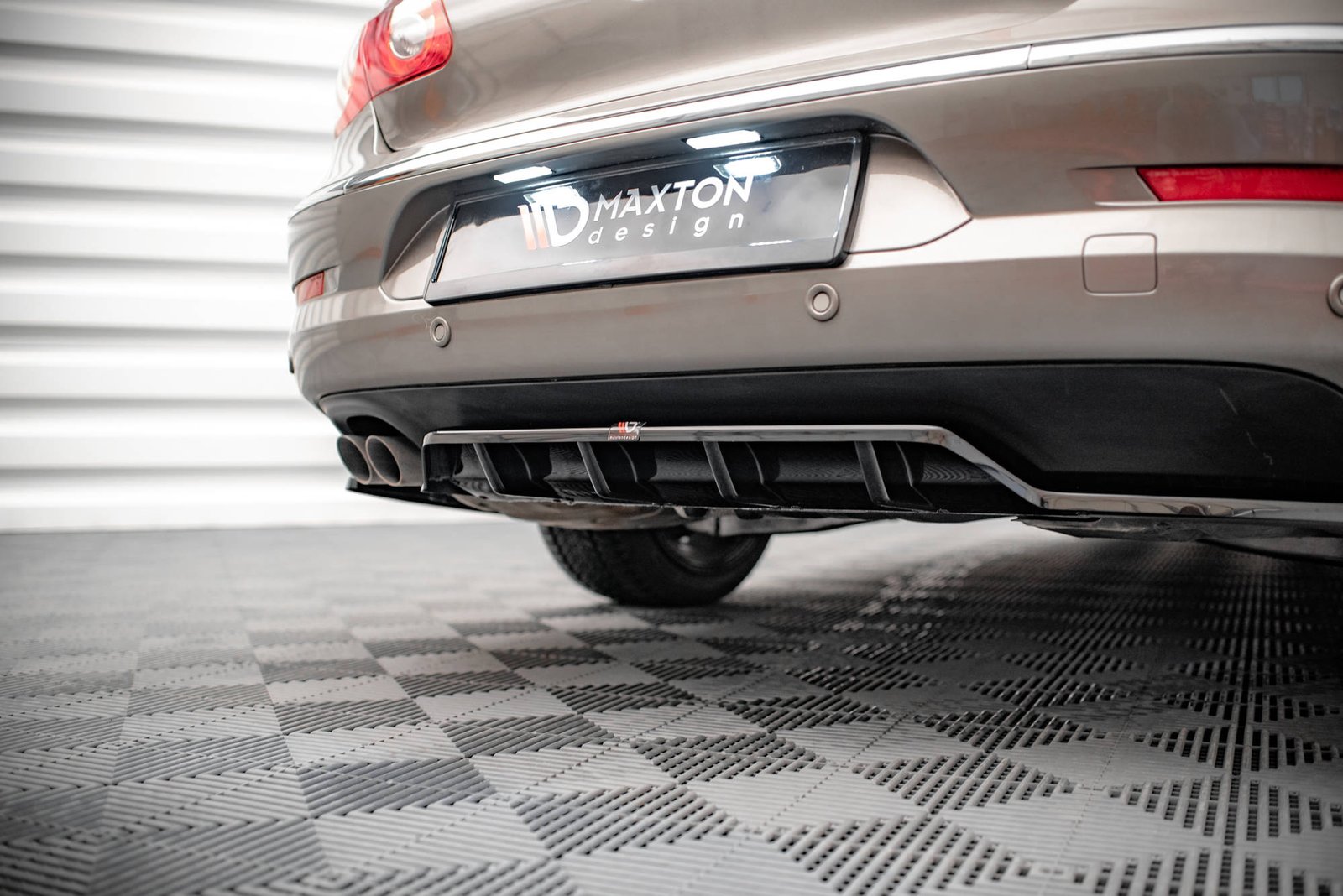 Splitter Trasero (with vertical bars) Volkswagen Passat CC - Imagen 4