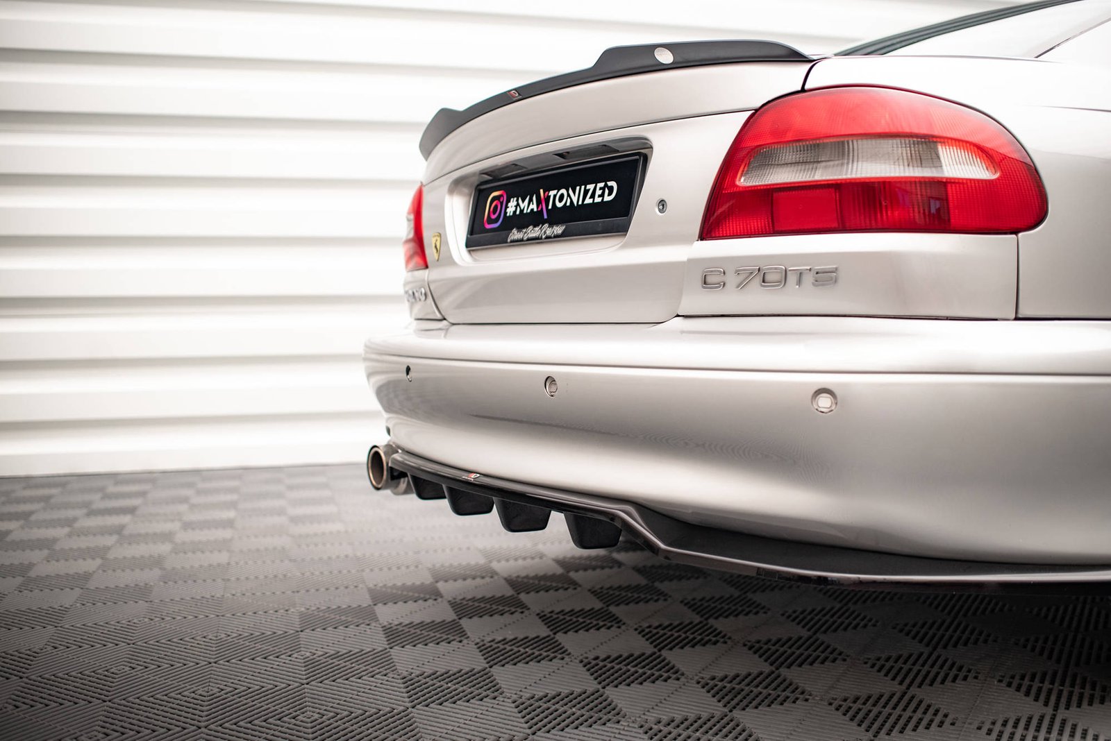 Splitter Trasero (with vertical bars) Volvo C70 Mk1 - Imagen 4