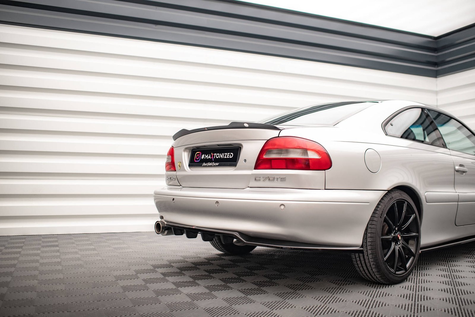 Splitter Trasero (with vertical bars) Volvo C70 Mk1 - Imagen 5