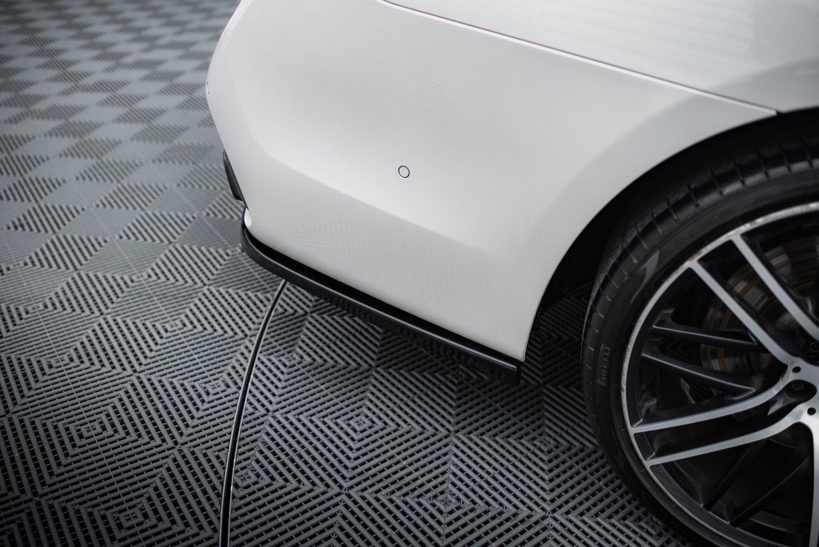 Splitter Trasero (with vertical bars) for BMW 7 M-Pack G11 /G12 - Imagen 3
