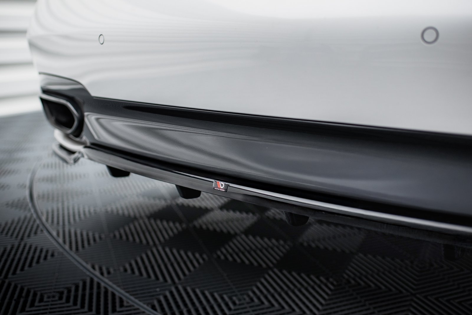 Splitter Trasero (with vertical bars) for BMW 7 M-Pack G11 /G12 - Imagen 4