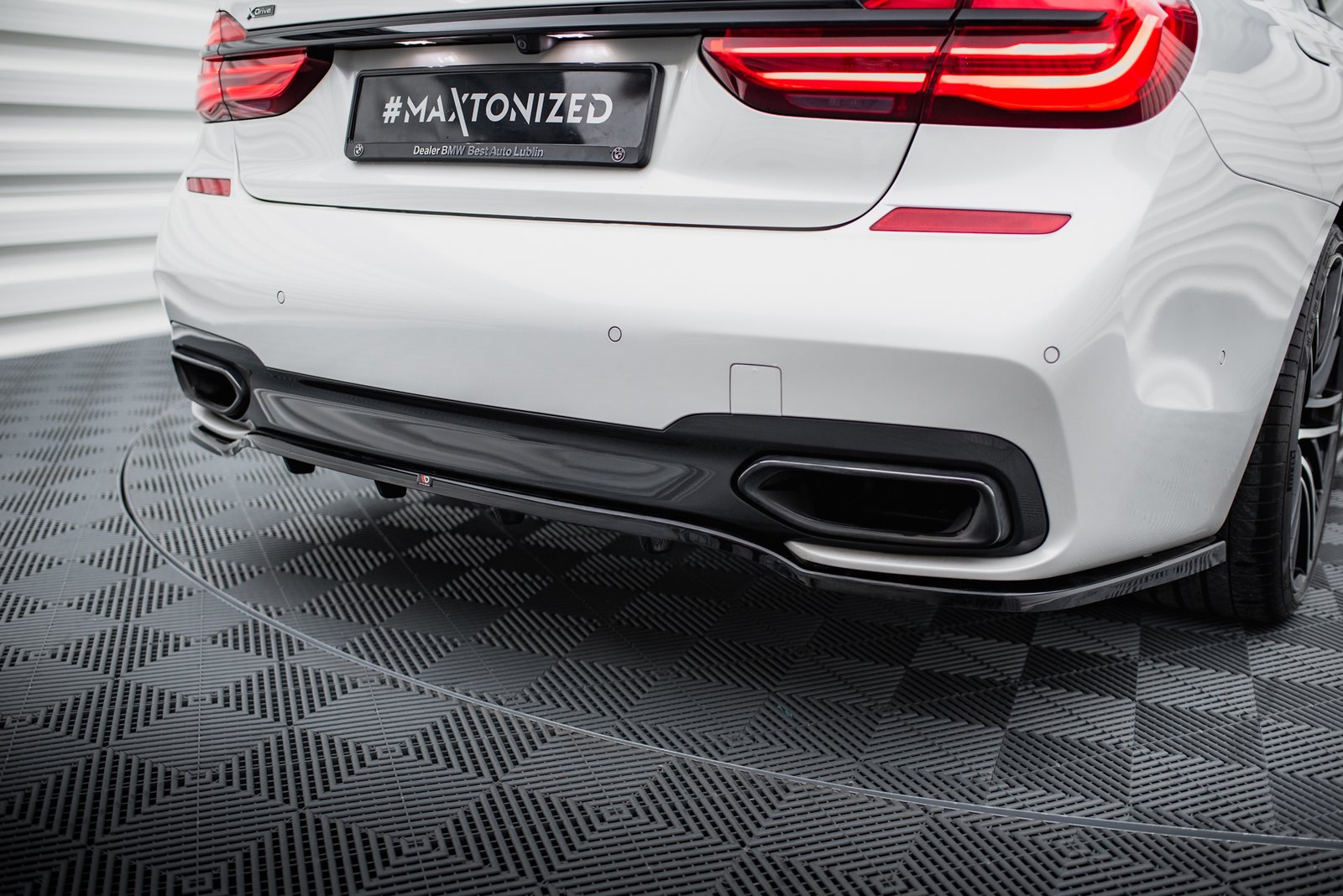 Splitter Trasero (with vertical bars) for BMW 7 M-Pack G11 /G12