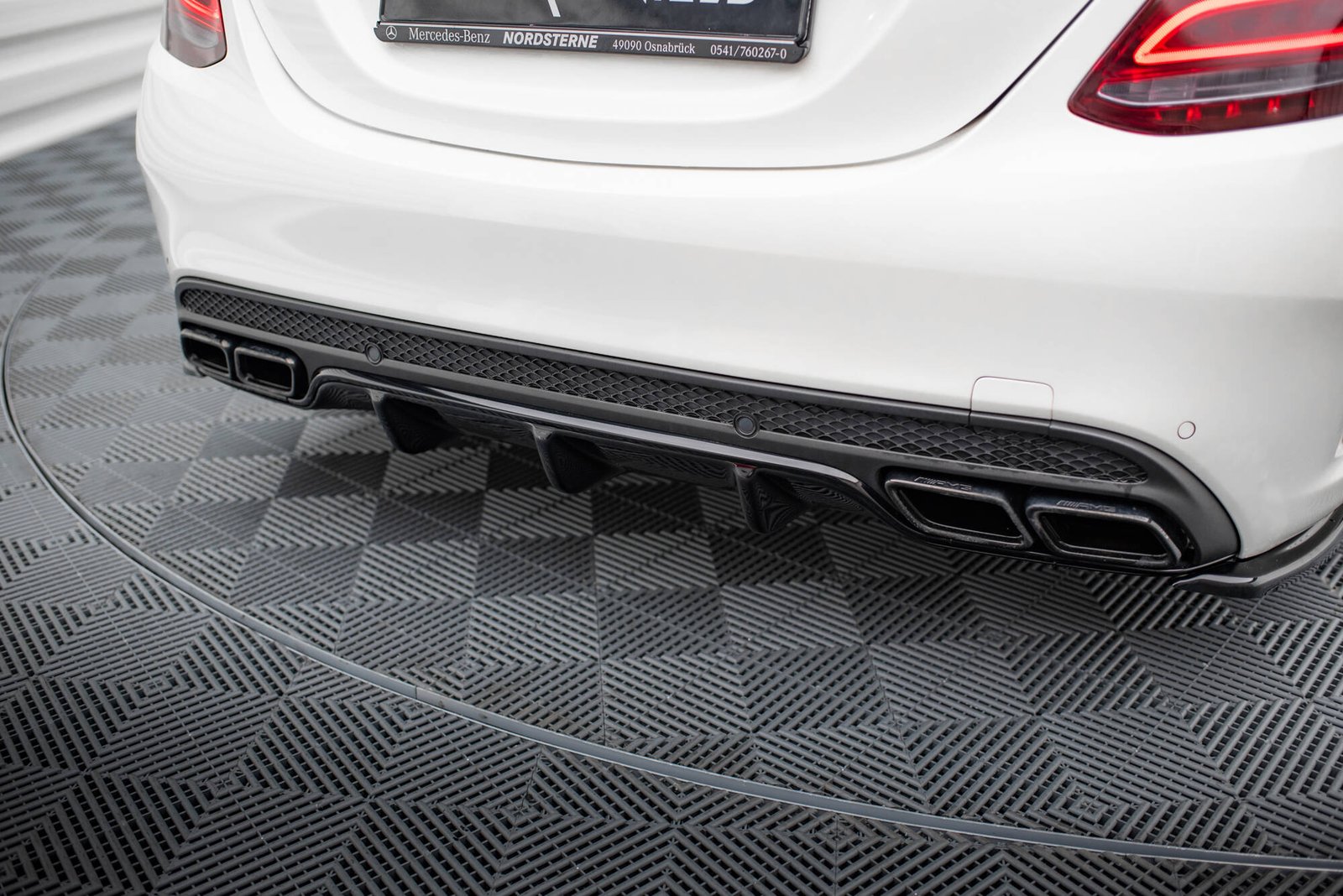 Faldón Trasero Mercedes C-Class Sedan / Estate W205 / S205 63AMG - Imagen 2