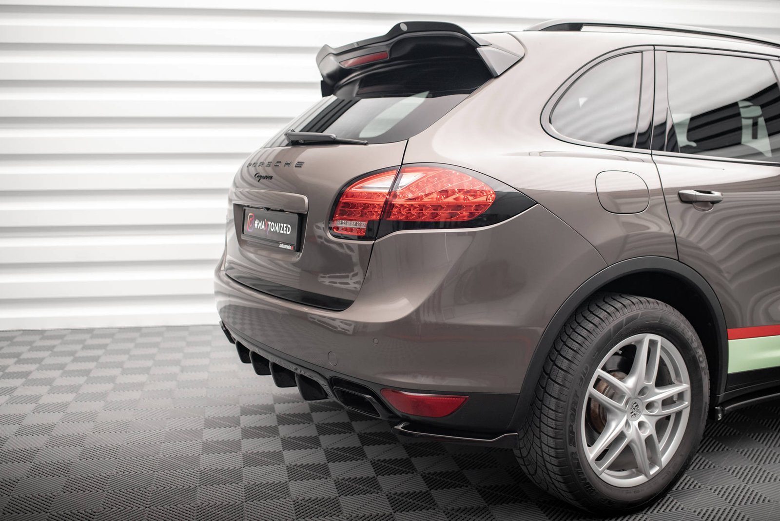 Faldón Trasero Porsche Cayenne Turbo / Standard Mk2 - Imagen 2