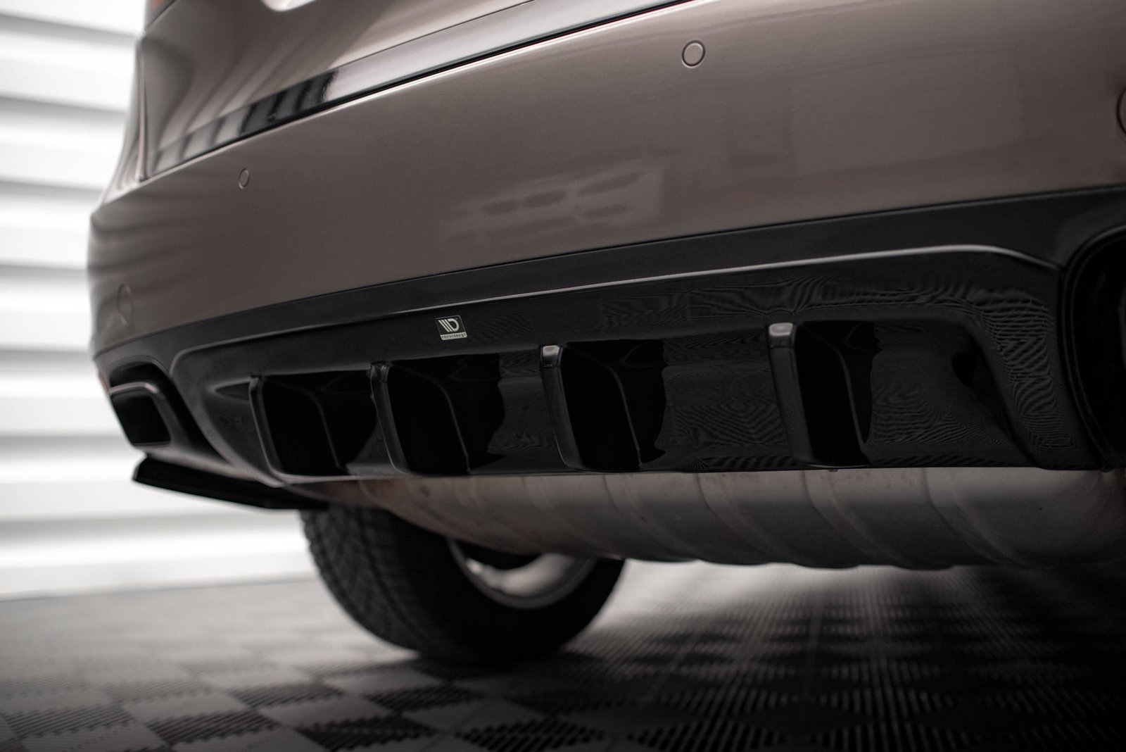 Faldón Trasero Porsche Cayenne Turbo / Standard Mk2 - Imagen 4