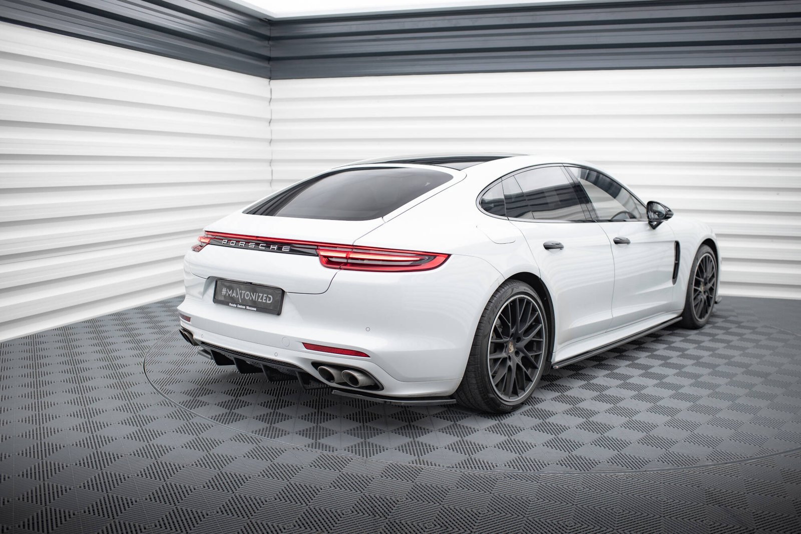 Faldón Trasero Porsche Panamera GTS 971