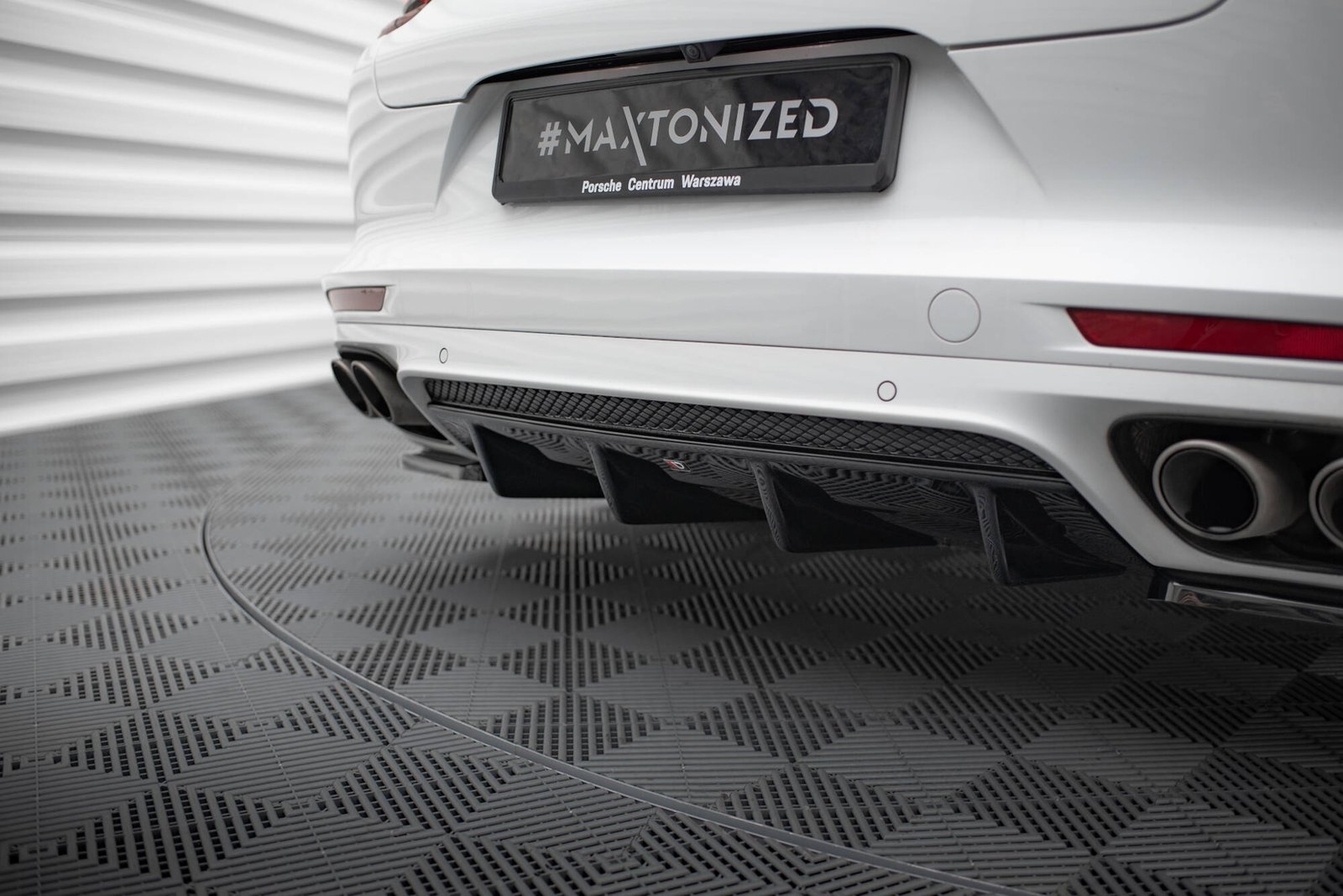 Faldón Trasero Porsche Panamera GTS 971 - Imagen 2