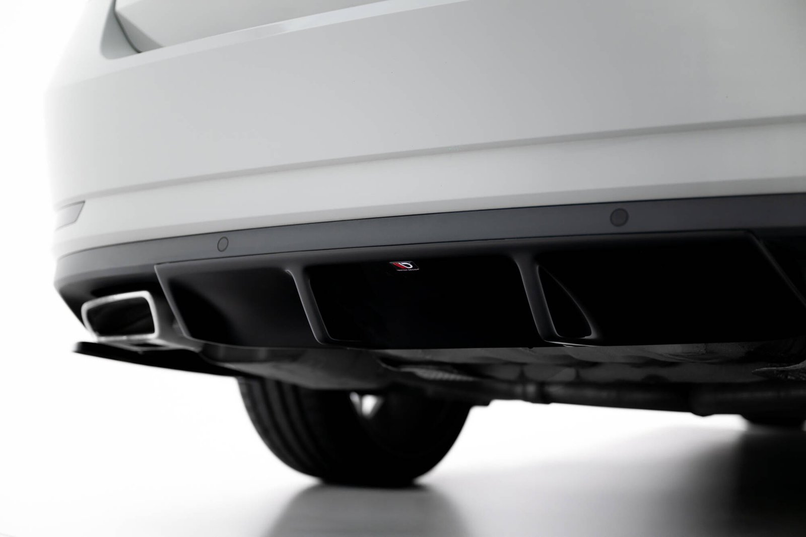 Faldón Trasero Skoda Superb Liftback / Combi Mk3 - Imagen 2