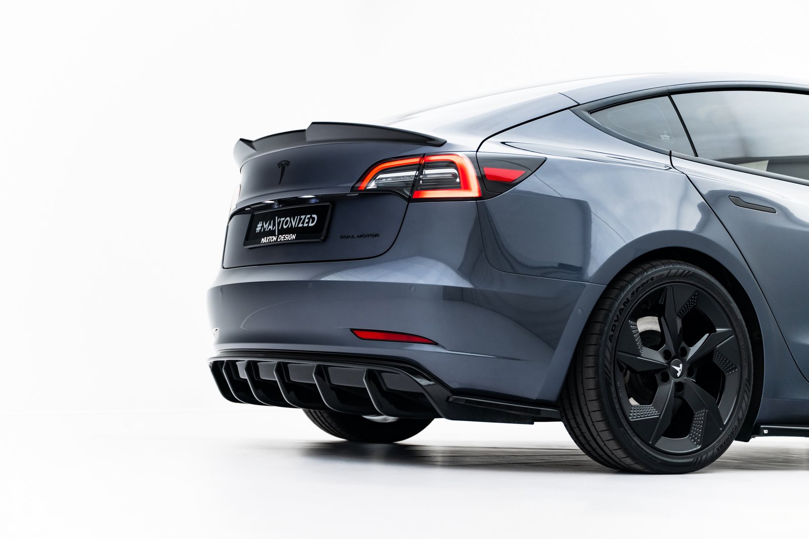 Faldón Trasero Tesla Model 3 - Imagen 4