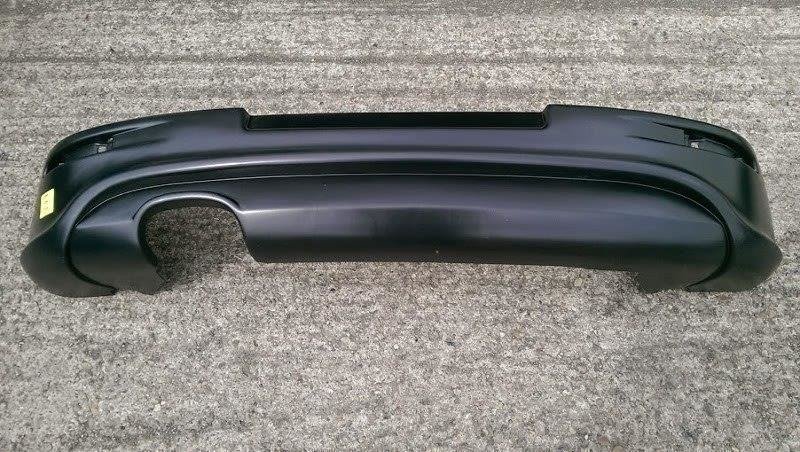 Faldón Trasero Volkswagen Golf R32 Mk5 (with 1 exhaust hole, for GTI exhaust) - Imagen 2