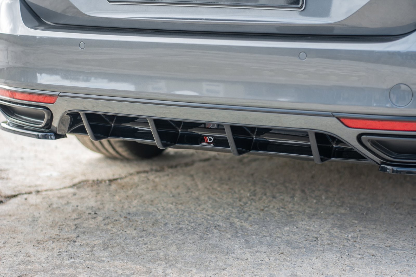 Faldón Trasero Volkswagen Passat R-Line B8 - Imagen 2