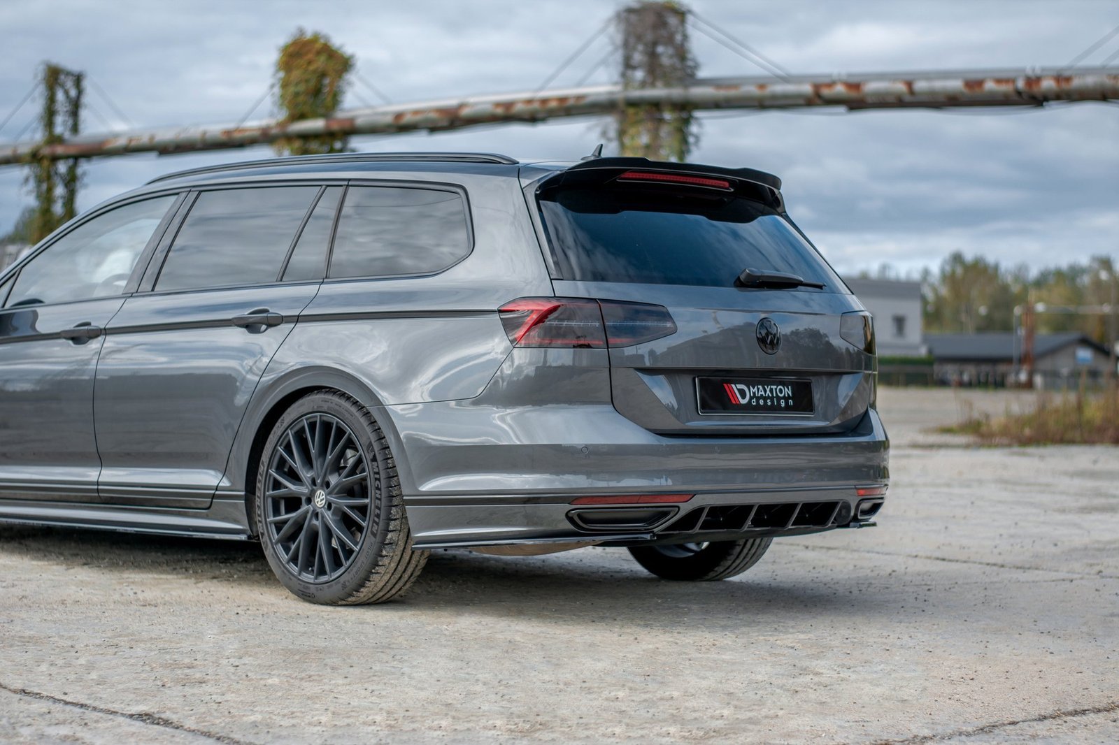 Faldón Trasero Volkswagen Passat R-Line B8 - Imagen 3