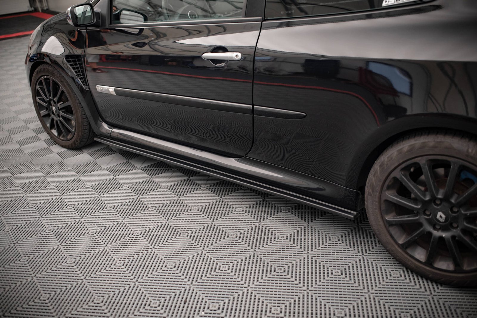 Faldones Laterales con Difusor Renault Clio MK3 RS - Imagen 3