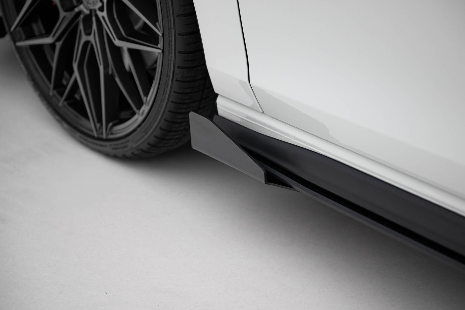 Side Flaps Aerodinámicos Volkswagen Golf GTI / GTE / GTI Clubsport / R-Line Mk8 - Imagen 4