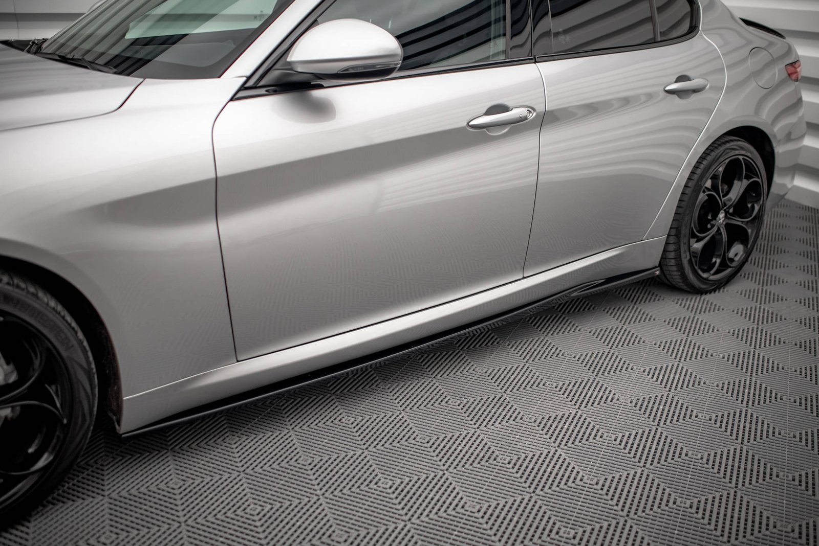 Faldones Laterales con Difusor Alfa Romeo Giulia Sport