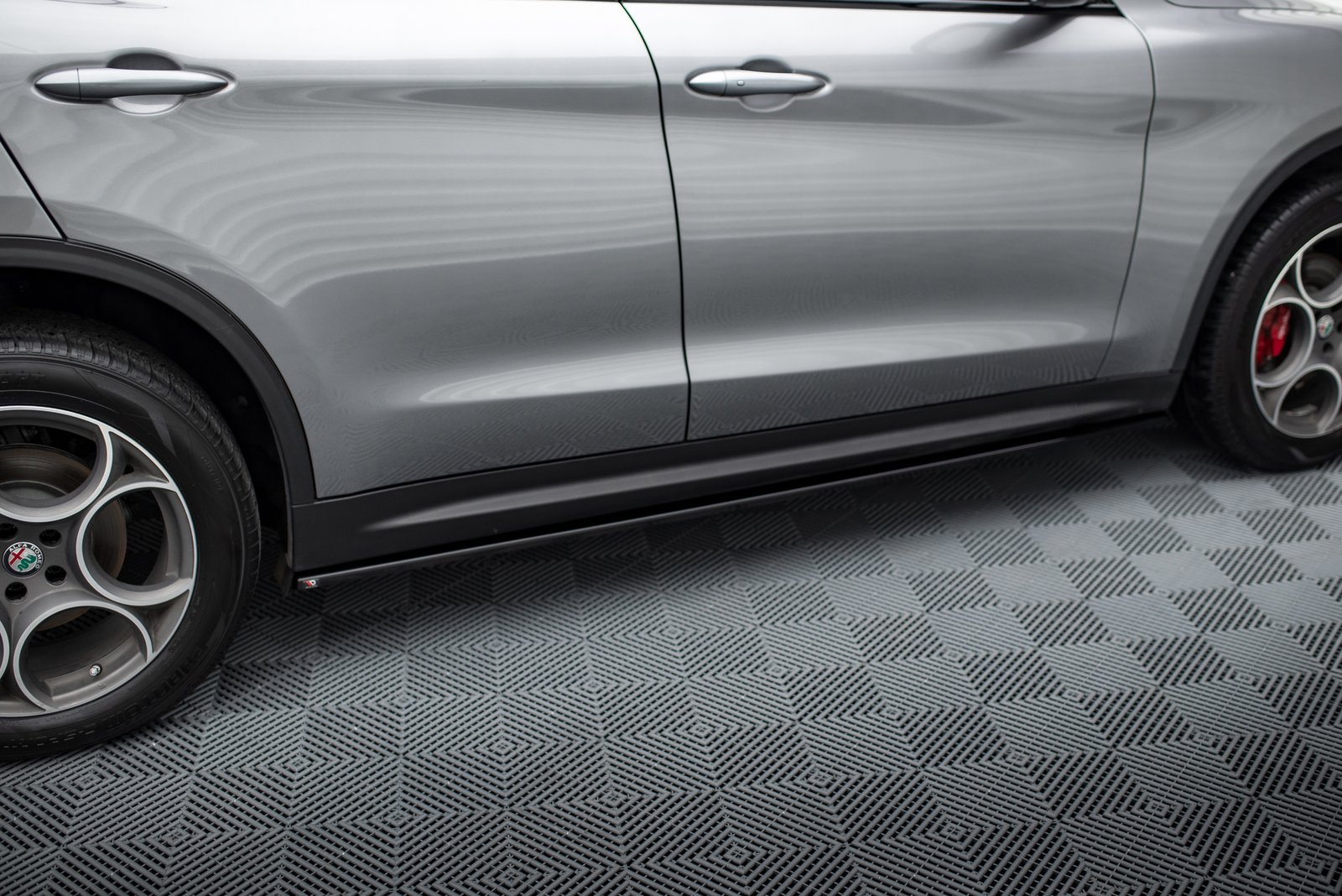 Faldones Laterales con Difusor Alfa Romeo Stelvio Mk1 - Imagen 2