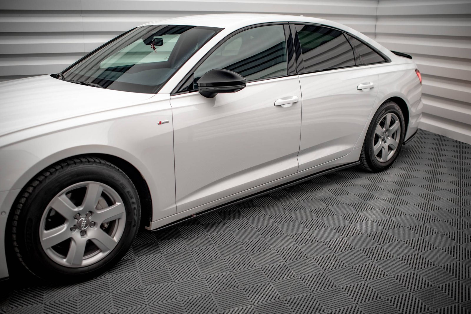 Faldones Laterales con Difusor Audi A6 C8