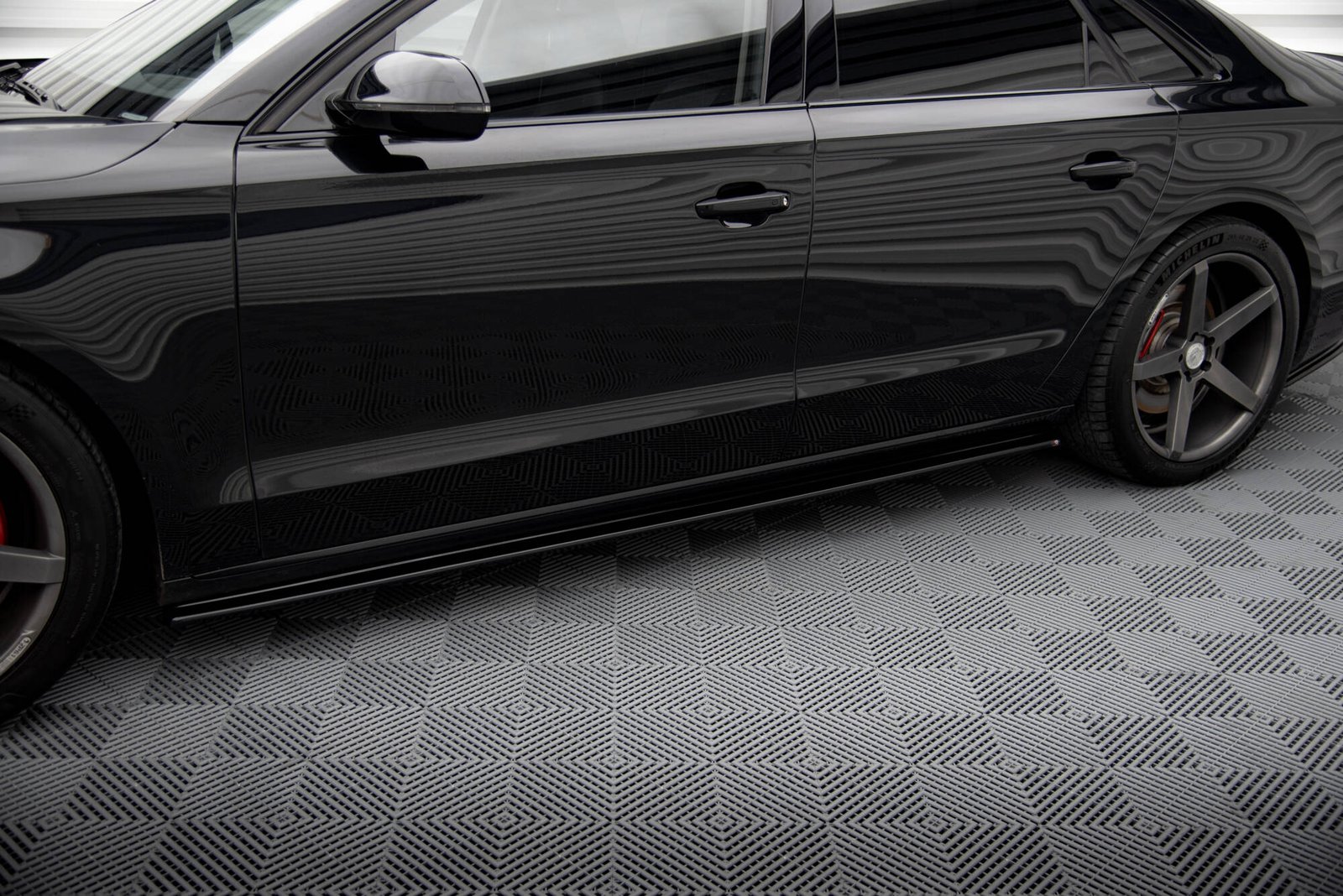 Faldones Laterales con Difusor Audi A8 D4