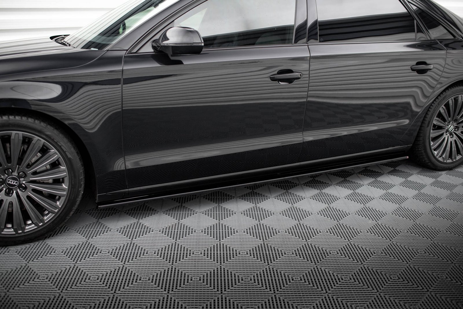 Faldones Laterales con Difusor Audi A8 Long D4