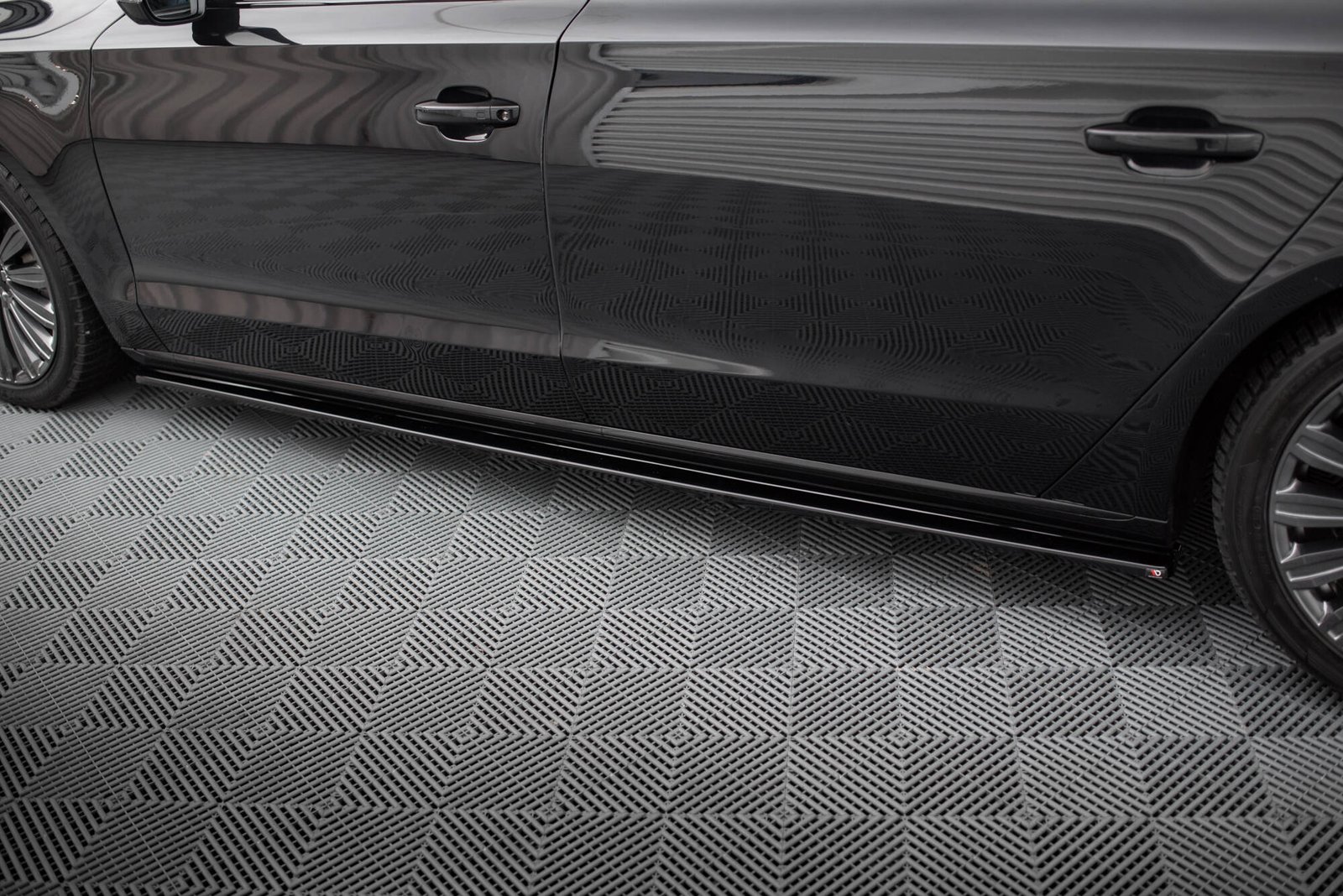 Faldones Laterales con Difusor Audi A8 Long D4 - Imagen 3
