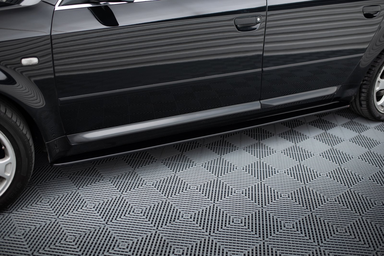 Faldones Laterales con Difusor Audi S6 C5